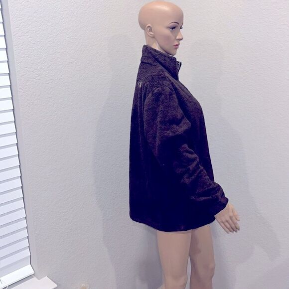 North face fleece jacket pit to pit 23”, sleeves 26”,shoulder to hem 26”. - Picture 7 of 10